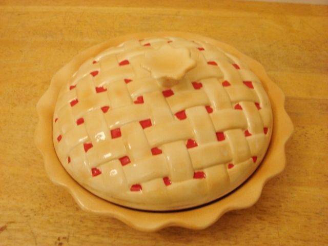 Retro Ceramic Pie Plate w Cover  